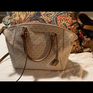 Michael Kors satche like new